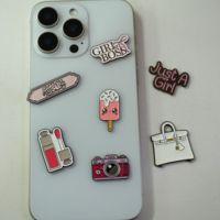 Autocollant de téléphone 3D personnalisé en usine avec des motifs anciens et modernes, en alliage de zinc durable, couleur personnalisée Megasun pour cadeaux souvenirs