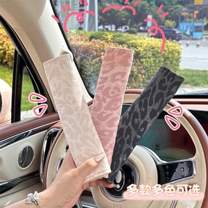Protège-ceinture de sécurité de voiture imprimé léopard, coussinets d'épaule, accessoire de mode pour l'intérieur de la voiture - Product Image 1