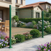 Decoratief 3D gebogen gelast draadgaas tuinhek paneel zwart groen PVC gecoat milieuvriendelijk villa tuin landschap omheining