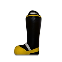 Botte gonflable durable et personnalisable pour les promotions des stations de pompiers, botte de pompier gonflable jaune et noire