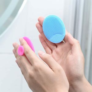 Silicone Manual Facial Cleansing Brush Pad Handheld Beauty Cleansing Brush for Deep Skin Massage and Exfoliation - Product Image 1