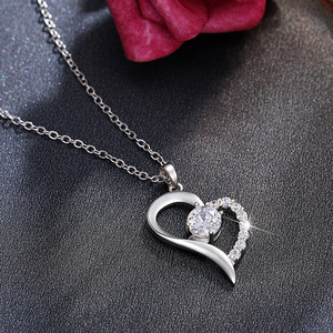 Collana Minimalista con Ciondolo a Cuore per Donne, Gioiello Trendy Regalo per Fidanzata e Mamma - Product Image 5