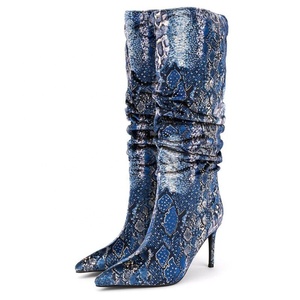 รองเท้าบูทผู้หญิงลายวัว ความยาวถึงเข่า ส้นบาง ผ้าเดนิม แต่งลายงูแบบจีบ สำหรับผู้หญิงไซส์ใหญ่พิเศษ 47 รองเท้าบูททรงยาว - Product Image 4