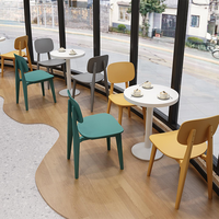 Vente en gros d'usine : Chaises et tables de salle à manger en plastique PP modernes, empilables et colorées pour restaurants, cafés et espaces commerciaux