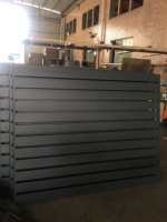 Panneau de portail en treillis métallique horizontal à lamelles de clôture en aluminium noir au design moderne avec cadre en alliage d'aluminium traité thermiquement