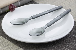 100 pièces/sac ensembles de couverts jetables <span class=keywords><strong>Forchette</strong></span> cuillères en plastique fourchettes et couteaux Nipkin vaisselle en plastique pour Festival Birt - Product Image 3