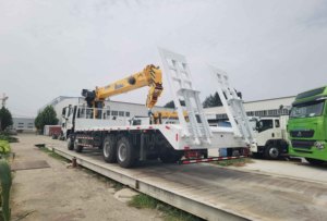 شاحنة بضائع مسطحة ساينوتراك 12x6x4 بقوة 380hp بقوة 400 حصان مركبة على 10 12 طن بأقل سعر - Product Image 5