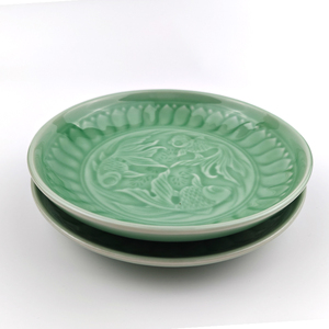 Plato Redondo de 8.5 Pulgadas con Diseño de Peces Koi en Relieve Color Celadón, Vajilla para Hoteles y Restaurantes, Vajilla China de Alta Gama - Product Image 2