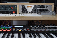 Bureau d'Ordinateur en Bois Professionnel Personnalisé pour Studio de Musicien, Enregistrement à Domicile, Poste de Travail par Fabricant