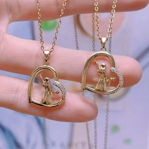 Collana con Ciondolo Hello Cat Personalizzato, Abito Rosso con Accenti in Zirconia, Gioielli Placcati Oro per Donne, Regali all'Ingrosso - Product Image 6