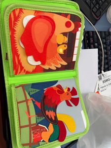 Livre sensoriel en feutre pliable et portable sur le thème de la ferme, avec patchs animaux détachables, pour l'éveil et l'apprentissage précoce des bébés - Product Image 1