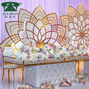 ฉากหลังงานแต่งงานรูปดอกบัวสีทอง - Product Image 3