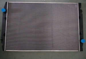 Radiateur pour <span class=keywords><strong>camion</strong></span> <span class=keywords><strong>IVECO</strong></span> Stralis 41214447 avec garantie de qualité pour <span class=keywords><strong>IVECO</strong></span> Stralis, Eurocargo, Eurotech, Eurostar - Product Image 2