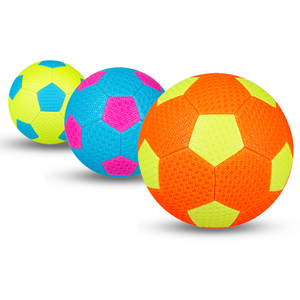 Balón de Fútbol Personalizado al por Mayor con Logotipo, Superficie Texturizada de PVC, Cosido a Máquina, para Deportes Acuáticos, Hecho en Vietnam - Product Image 1