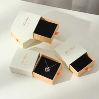 Lot de boîtes à bijoux carrées roses et blanches avec sac à main et ruban assortis pour emballage cadeau de bagues et colliers