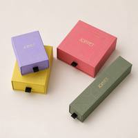 Boîte cadeau rigide de luxe personnalisée avec doublure en éponge colorée, tiroir à languette et impression de logo pour emballage de bijoux, cosmétiques et parfums