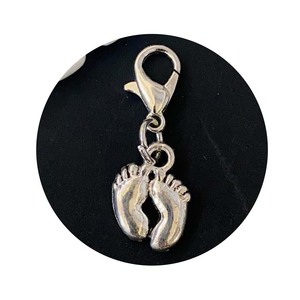 10 pièces mignon alliage bébé pieds porte-clés breloques avec fermoir homard pour boucles d'oreilles fabrication de bijoux mignon bébé balancent cadeau - Product Image 3