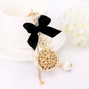 Gantungan Kunci Klasik Elegan dengan Mutiara Imitasi, Pita Hitam, Kristal Berkilau, Bunga Kamelia, dan Liontin Menara Eiffel Mini untuk Hadiah - Product Image 5
