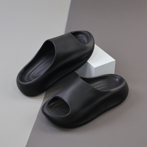 Chaussons pour hommes en EVA à semelle épaisse antidérapante, à bout ouvert, couleur noire unie, pour l'intérieur et l'extérieur, toutes saisons, dessus et doublure en PU - Product Image 1