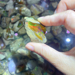 新着 天然 エチオピア産 ファイアオパール 原石 ヒーリング クリスタル 鉱物 標本 ジュエリー制作向け - Product Image 3