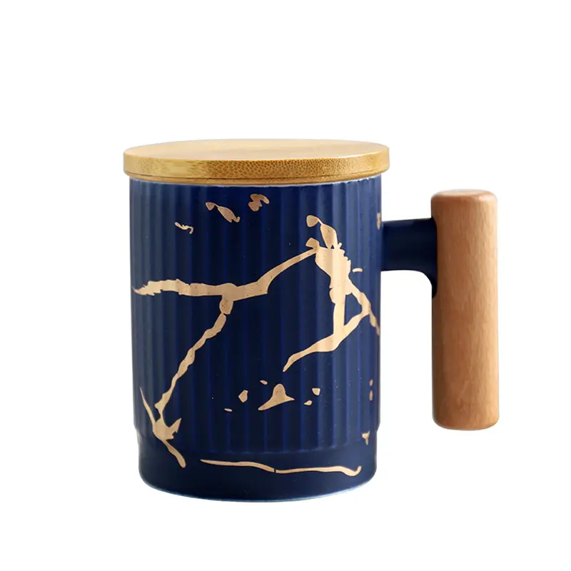 Caneca de chá de porcelana caneca de cerâmica personalizado atacado personalizado com punho de madeira e Infusor de chá em cerâmica xícara de café com tampa
