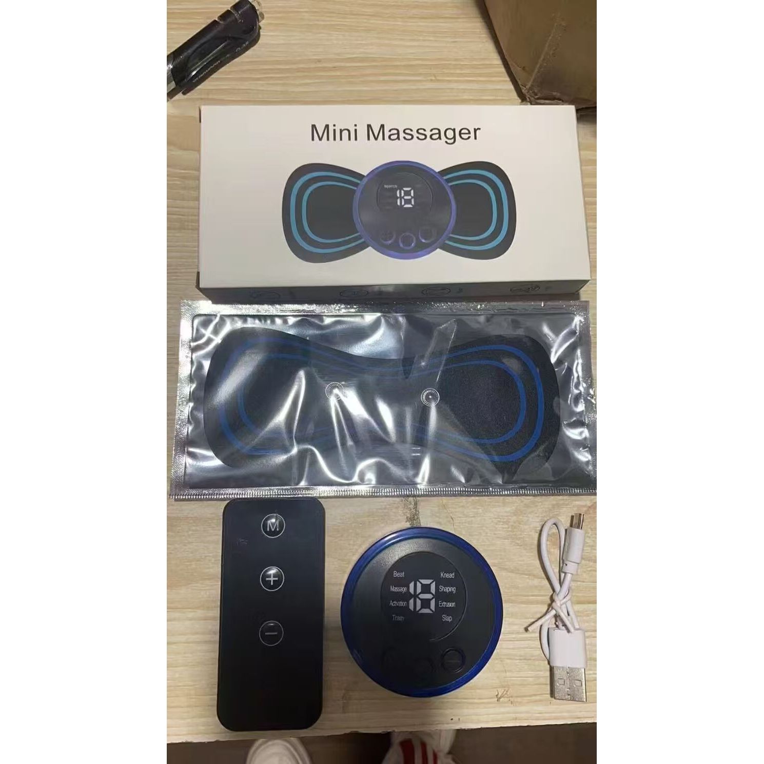 Main unit surface mount remote control data cable (English)