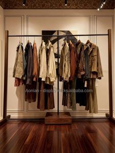 Appendiabiti in Metallo Color Noce Nero, Espositore per Vestiti in Ferro Verniciato Effetto Legno - Product Image 2