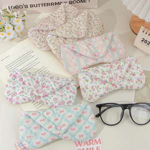 Estuche para Gafas con Diseño de Corazón y Flores, Estuche Acolchado de Pana para Gafas para Uso Diario Escolar, Estuche para Gafas Estilo Coreano para Mujer - Product Image 1