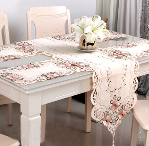 <span class=keywords><strong>Style</strong></span> Jacquard Applique Cutwork Brodé Floral <span class=keywords><strong>De</strong></span> Luxe Chemins <span class=keywords><strong>De</strong></span> <span class=keywords><strong>Table</strong></span> pour Pays En Plein Air Fête <span class=keywords><strong>De</strong></span> Mariage Décorations <span class=keywords><strong>De</strong></span> Vacances - Product Image 3