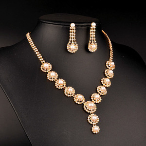 Nouveau lot de bijoux de luxe vendus en gros collier de perles de mariée avec strass complet ensemble de boucles d'oreilles collier à pendentif vintage pour mariage pour <span class=keywords><strong>femmes</strong></span> - Product Image 3