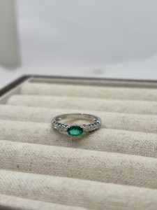 แหวนอัญมณีเพาะเลี้ยง 18K จาก UM jewelry เหมาะสำหรับสวมใส่ทุกวัน งานแต่งงาน งานหมั้น และเป็นของขวัญในงานฉลองครบรอบ - Product Image 5