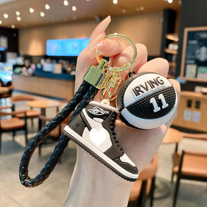 תליון אופנה כדורסל ונעליים מותאם אישית, עשוי פלסטיק עמיד - Product Image 2