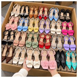 Sandales à talons hauts en PU pour femmes, mode estivale, décorées d'un nœud et de fleurs, talon carré, multicolores, stock en gros - Product Image 1