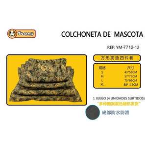 Set di Quattro Tappetini per Cani con Fondo Antiscivolo Quadrato e Motivo, Eleganti Lettini per Animali Domestici - Product Image 1