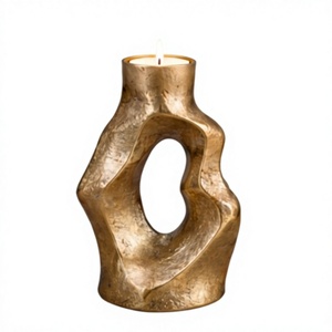 Candelabro de Metal con Acabado Dorado Contemporáneo, Forma Hueca Orgánica Escultural, Portavelas para Velas de Té, Decoración para Mesa de Boda - Product Image 1