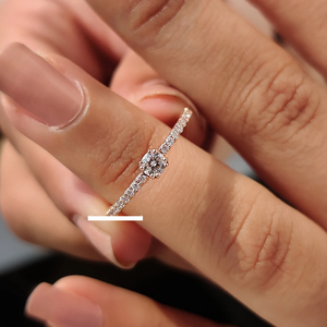 Bague en diamant de laboratoire raffiné, conçue pour mettre en valeur la brillance et la flamme, avec un style élégant et intemporel pour tous les événements, en provenance d'Inde - Product Image 1