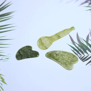 Juego de <span class=keywords><strong>jade</strong></span> verde Gua Sha, masajeador Facial de piedra Natural suave, raspador, herramienta de masaje todo en uno para la relajación del cuerpo, la cara y el cuello - Product Image 3