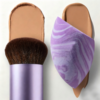 Ensemble de pinceaux de maquillage Lilac Skies Cloud-Skin Base 2 pièces, ensemble de pinceaux pour fond de teint et éponge de mélange pour une couverture de fond de teint lisse