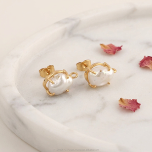 Pendientes Minimalistas Hechos a Mano con Perlas Orgánicas de Agua Dulce, Conector DIY con Engaste de Oro para Diseño de Joyería Única - Product Image 4