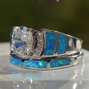 H074 Anello di Fidanzamento in Argento per Donna, Diamante Taglio Ovale, Incastonatura Geometrica, Gioielleria Fine - Product Image 3