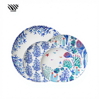 Assiettes en porcelaine Submerge in Oceanic Grace - Motifs marins enchanteurs en bleu et aux teintes colorées, compatibles lave-vaisselle et micro-ondes