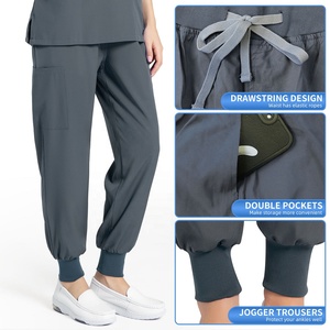 Uniforme de gommage gris Stretch Comfort Healthcare Design unisexe à manches courtes pour l'entraînement, les stages et les tâches quotidiennes. - Product Image 5