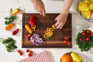 Tabla de cortar grande de nogal negro de lujo con ranura para jugos, flexible para la cocina - Product Image 2