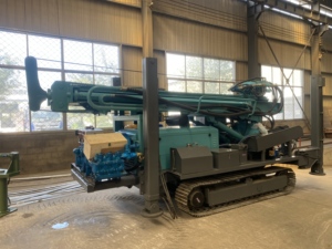 Foreuse de puits d'eau sur chenilles FY600 |   600 m de profondeur, 132 kW Cummins, 12 t |   Machine de forage pneumatique et hydraulique - Product Image 4