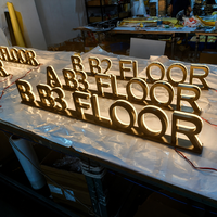 Enseignes 3D en acier inoxydable rétroéclairées par LED pour numéros de étage et signalétique de hall d'ascenseur, fabrication OEM, faible MOQ