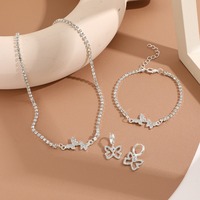 Set Perhiasan Kalung Kupu-kupu Berlian Amerika dan Eropa, Anting Clover, dan Gelang untuk Wanita dan Gadis