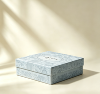 Boîte cadeau rigide de luxe à imprimé floral vintage avec fermeture magnétique, en matériaux recyclés, couvercle et base en papier, pour foulard et anniversaire