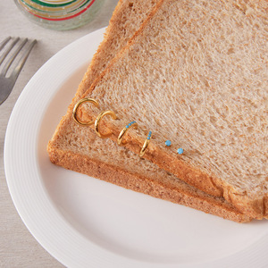 Pendientes Huggie con Turquesa Azul y Baño de Oro de 18K para Mujer, Joyería para Uso Diario - Product Image 3