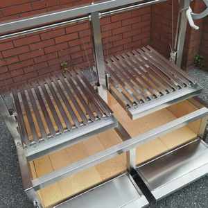 <span class=keywords><strong>Parrilla</strong></span> <span class=keywords><strong>Argentina</strong></span> Santa María <span class=keywords><strong>de</strong></span> Acero Inoxidable con Carbón Vegetal y Madera, Diseño Nuevo <span class=keywords><strong>de</strong></span> 44 Pulgadas, Sistema <span class=keywords><strong>de</strong></span> Doble Elevación, Doble Zona <span class=keywords><strong>de</strong></span> Temperatura - Product Image 5