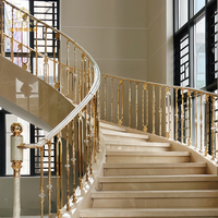 Balustrades et rampes d'escalier en aluminium doré, modernes, durables et luxueuses, au design élégant pour l'intérieur des villas
